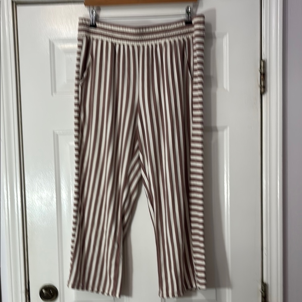 Anybody brand crop pants Size Large
